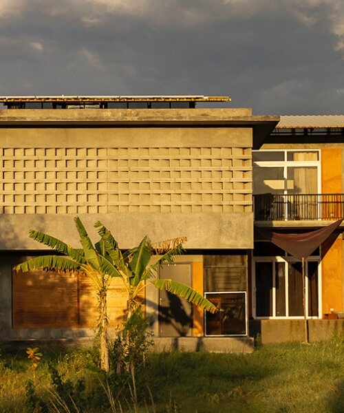 warmth and tactility of earth wrap bayhauz and dustudio's duo of houses in india