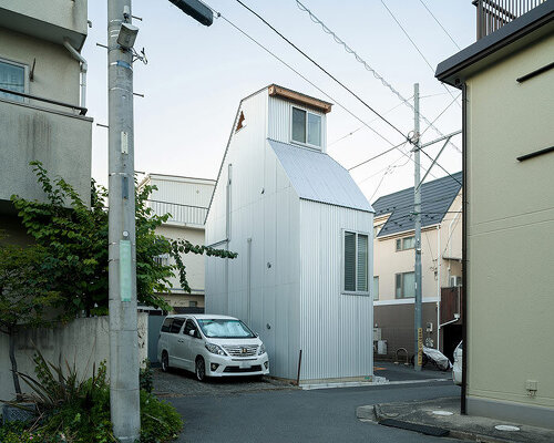 KOMINORU builds a tiny tower: 'small house on a corner lot' maximizes a tokyo sliver